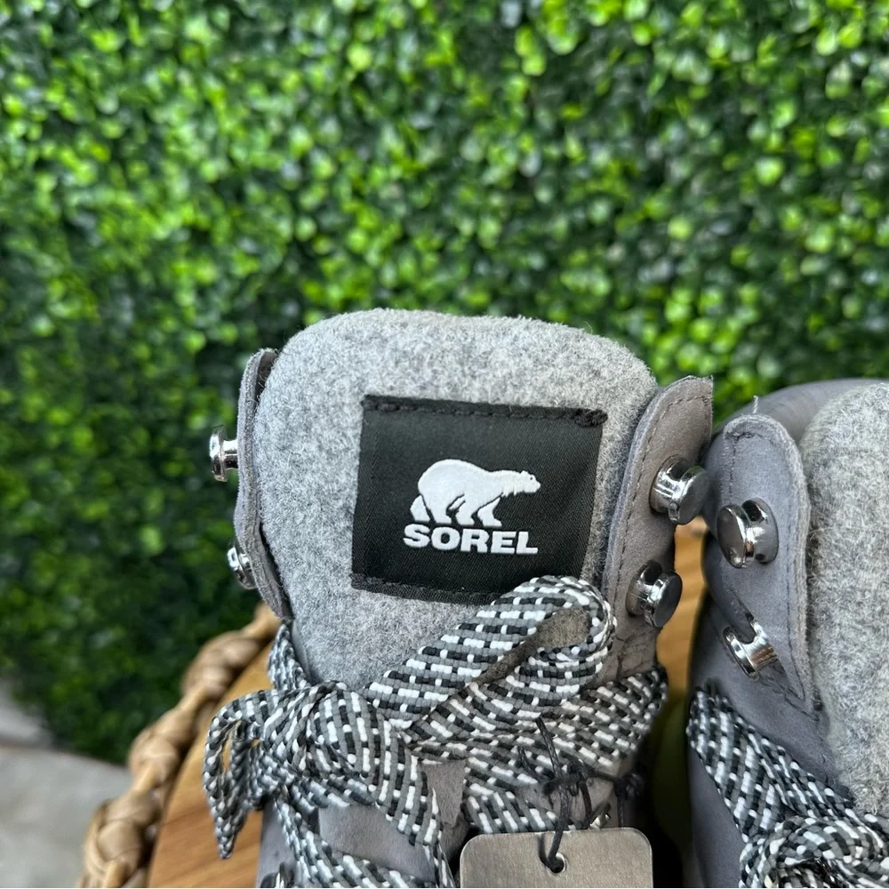 New in box Sorel Women's Kinetic conquest WP Quarry sea salt waterproof BootsNWT